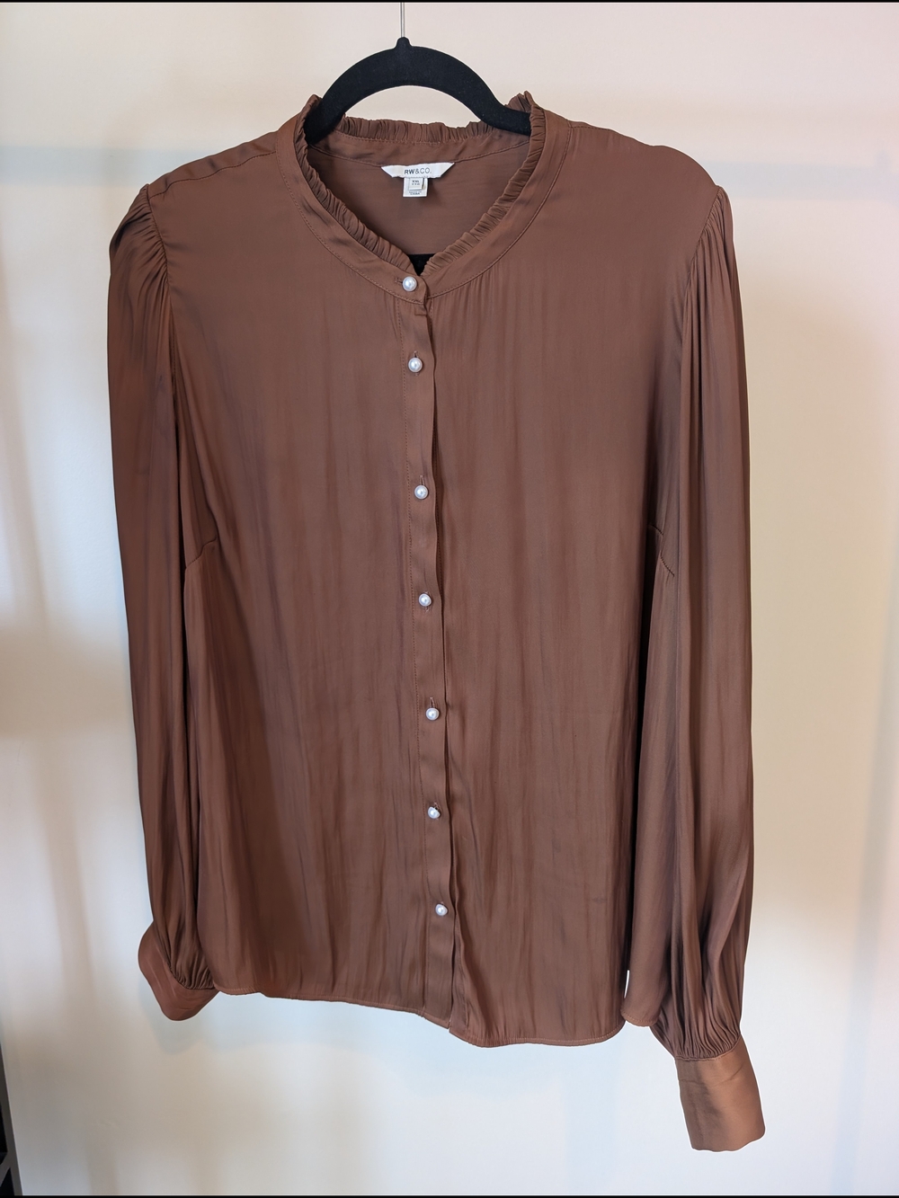 RW&CO. Brown Pearl-Button Ruffle Collar Blouse